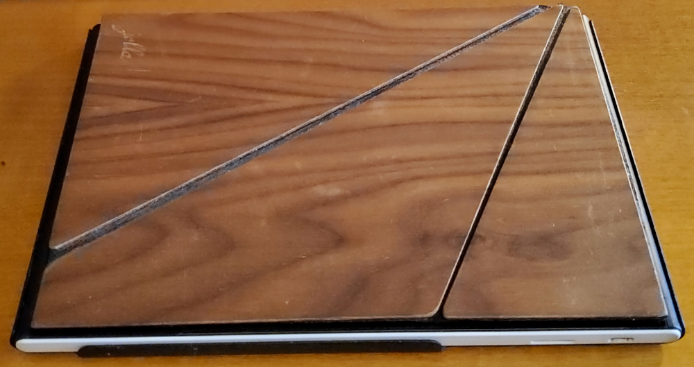 Jolla Tablet in a Lastu Case, closed