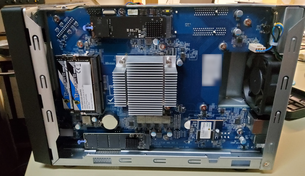 my QNAP TS-473A, cover removed, showing the motherboard and thus the NVMes with their heatsinks mounted